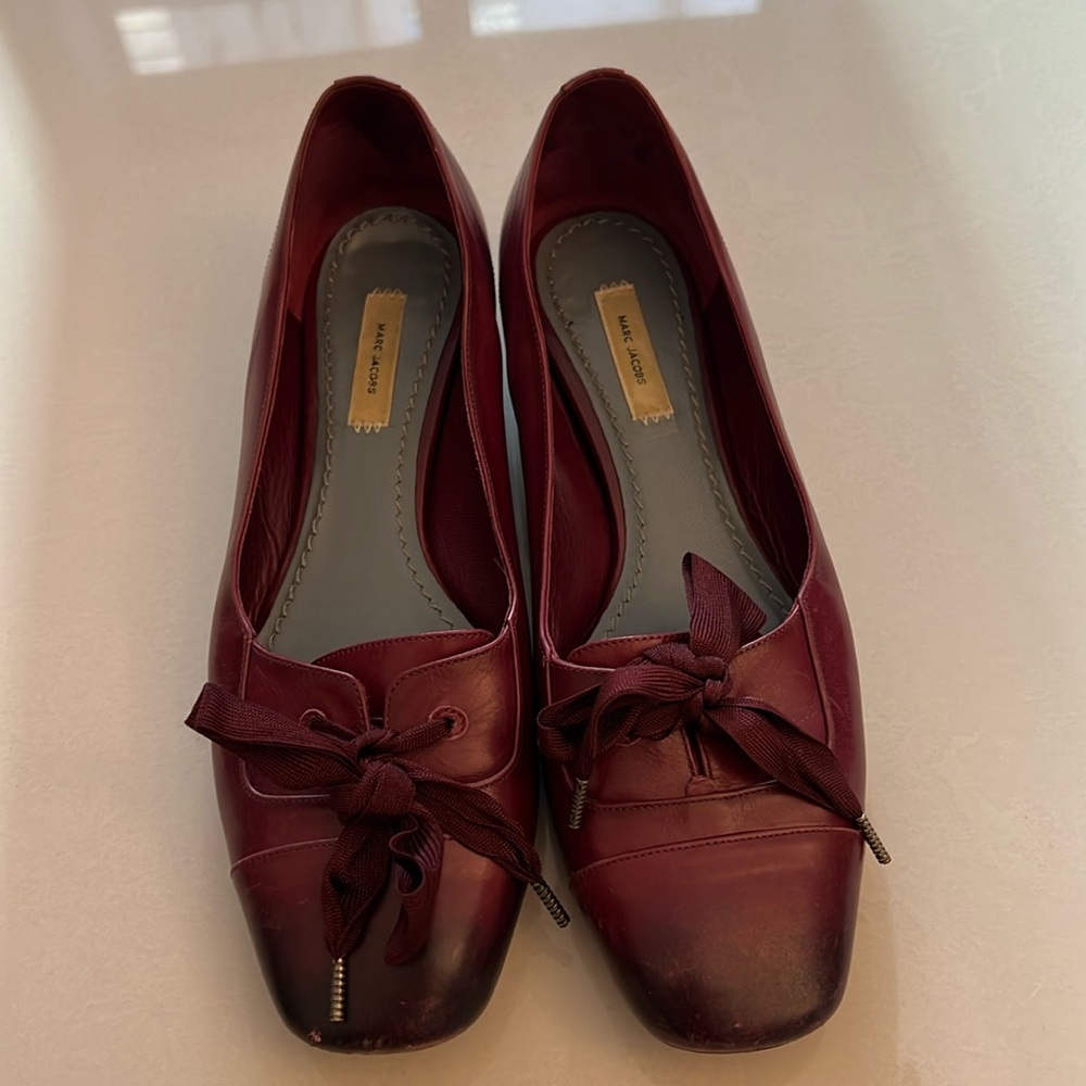 Beautiful Marc Jacob’s flat shoes in raspberry color! Great condition.